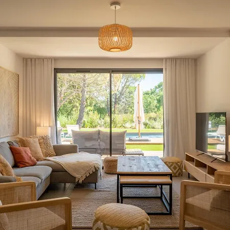 Ξενοδοχείο με διαμερίσματα Calarossa Bay 4*